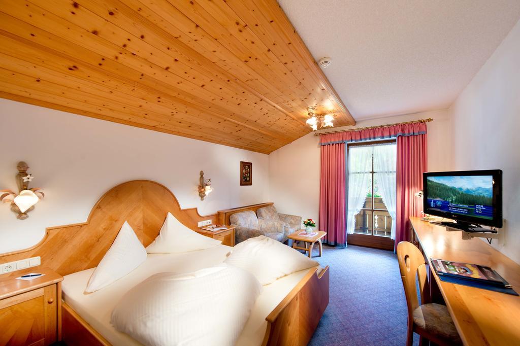 Hotel Bergland Lermoos Szoba fotó
